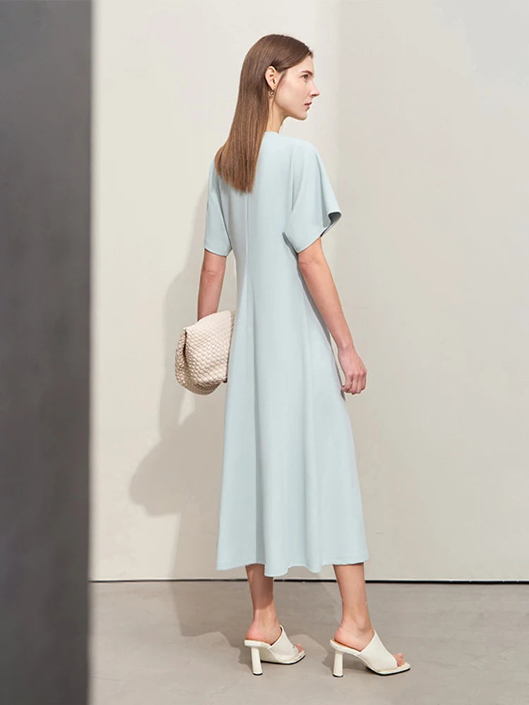 រ៉ូប Amii Minimalism សម្រាប់នារី រដូវក្តៅ ឆ្នាំ២០២៤ រ៉ូបថ្មី V-neck ដៃអាវ Raglan ស្ដើងវែង A-Line Chic ពណ៌ខ្មៅ សម្រាប់នារី 12442119