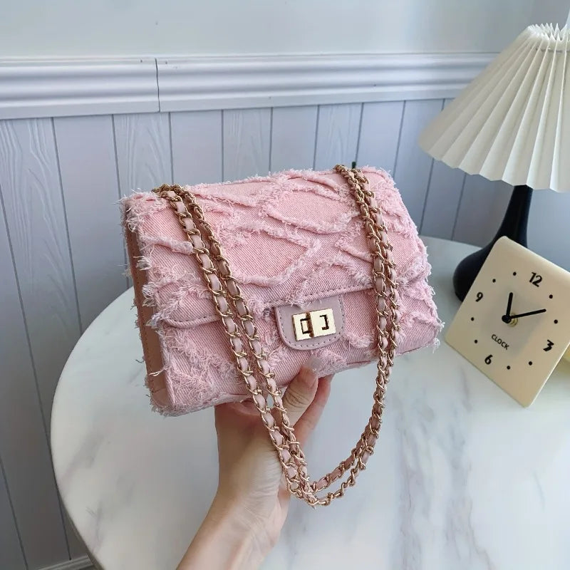 1PC Ladies' fashionable armpit handbag, Featuring an Exquisite Lock And Chain Decoration, Ideal for Those Prefer This Bag Style