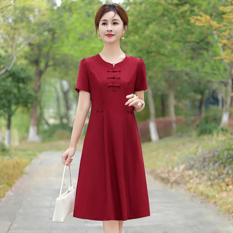 រ៉ូប Cheongsam បែបទាន់សម័យសម្រាប់នារី ក V ដៃខ្លី រន្ធចំហៀង រ៉ូបស្លីមបែប Retro Midi