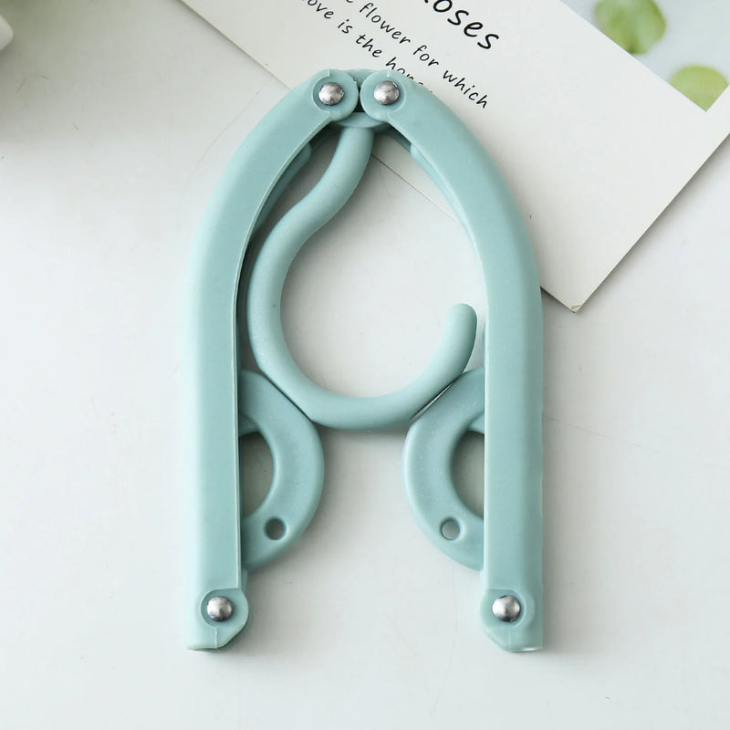 2pcs Travel Folding Hanger,Portable Folding Hangers - Durable Plastic, Suitable for Travel And Home Use with Anti-Slip Grip.