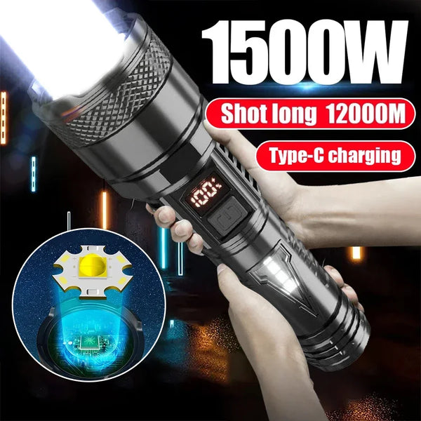 ចង្កៀង LED ដែលអាចសាកបាន 1500W ចល័តខ្លាំង មានថ្មភ្ជាប់មកស្រាប់ ធន់នឹងទឹក ពិល LED ថាមពលខ្ពស់ ភ្លើងពិលឡាស៊ែរពណ៌ស ភ្លើងពិលក្រៅផ្ទះ