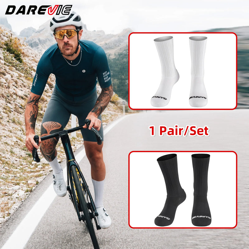 ស្រោមជើងជិះកង់ DAREVIE AERO សម្រាប់បុរស ស្រោមជើង Pro Aerodynamics ការពារការរអិល ស្រោមជើងជិះកង់សម្រាប់បុរស សម្ភារៈកីឡាក្រៅផ្ទះ