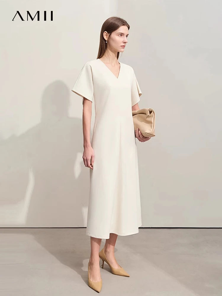 រ៉ូប Amii Minimalism សម្រាប់នារី រដូវក្តៅ ឆ្នាំ២០២៤ រ៉ូបថ្មី V-neck ដៃអាវ Raglan ស្ដើងវែង A-Line Chic ពណ៌ខ្មៅ សម្រាប់នារី 12442119