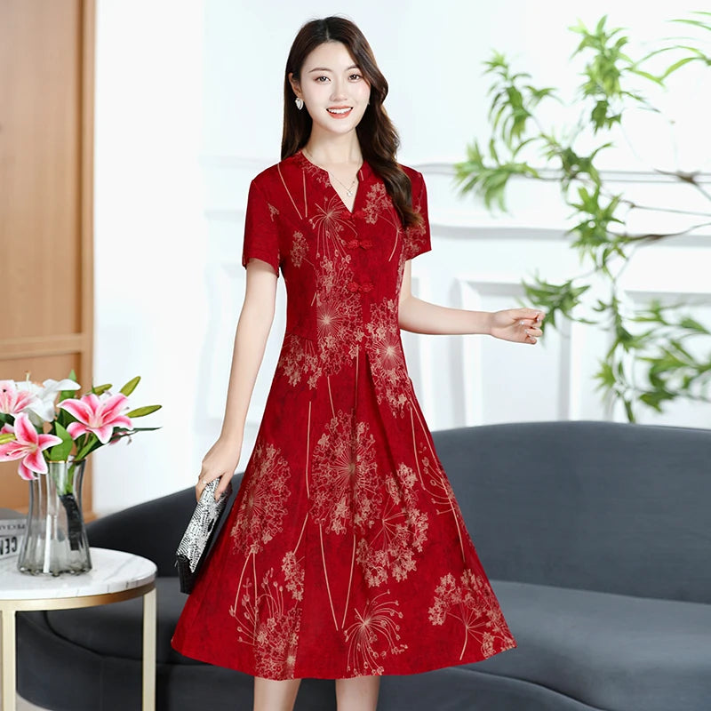 រ៉ូប Cheongsam បែបចិនបុរាណសម្រាប់នារី ដៃខ្លី ក V រាងដូចខ្សែក្រវាត់ រចនាផ្កា សម្រាប់នារីៗ