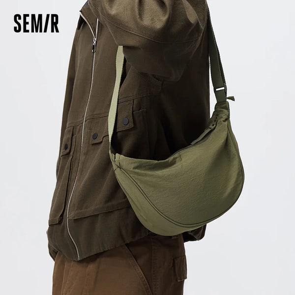 កាបូបស្ពាយបុរស Semir រាងនំប៉ាវស្រាល ធ្វើពីនីឡុង ងាយស្រួលយកតាមខ្លួន ងាយស្រួលពាក់ប្រចាំថ្ងៃ 2026