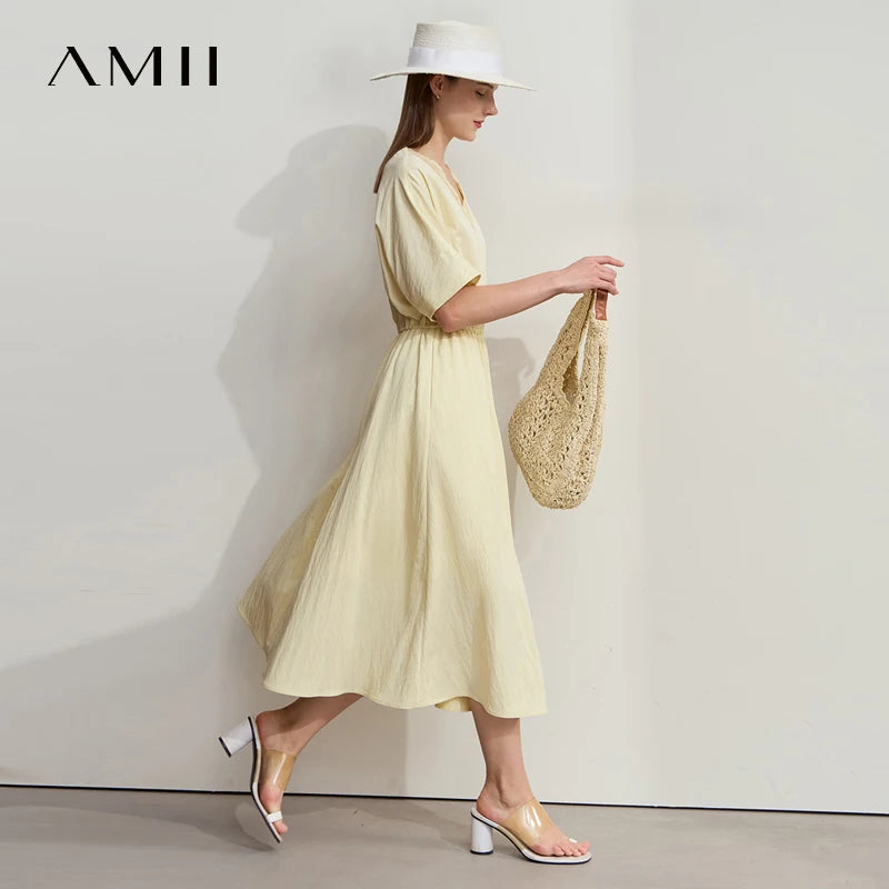 រ៉ូប AMII សាមញ្ញសម្រាប់ស្ត្រីរដូវក្តៅថ្មីឆ្នាំ ២០២៥ ដៃអាវខ្លីរាងអក្សរ V ចង្កេះយឺត 12542093