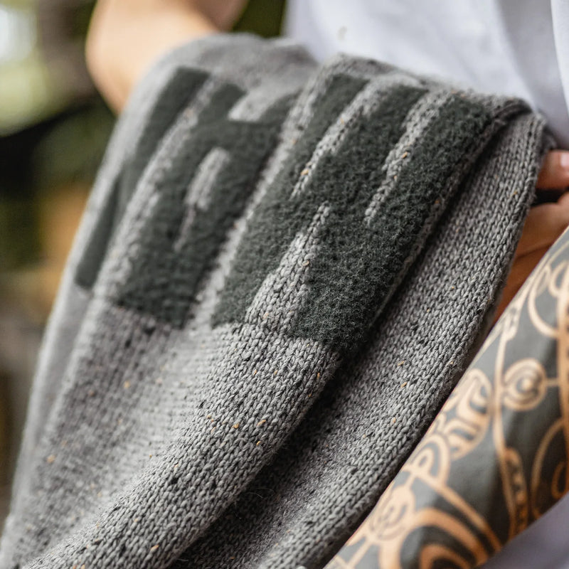 Maden Vintage Men's Gray Letter Jacquard Sweater V-Neck Draped Pullover Thermal Heathered Effect Knitwear for Autumn Winter