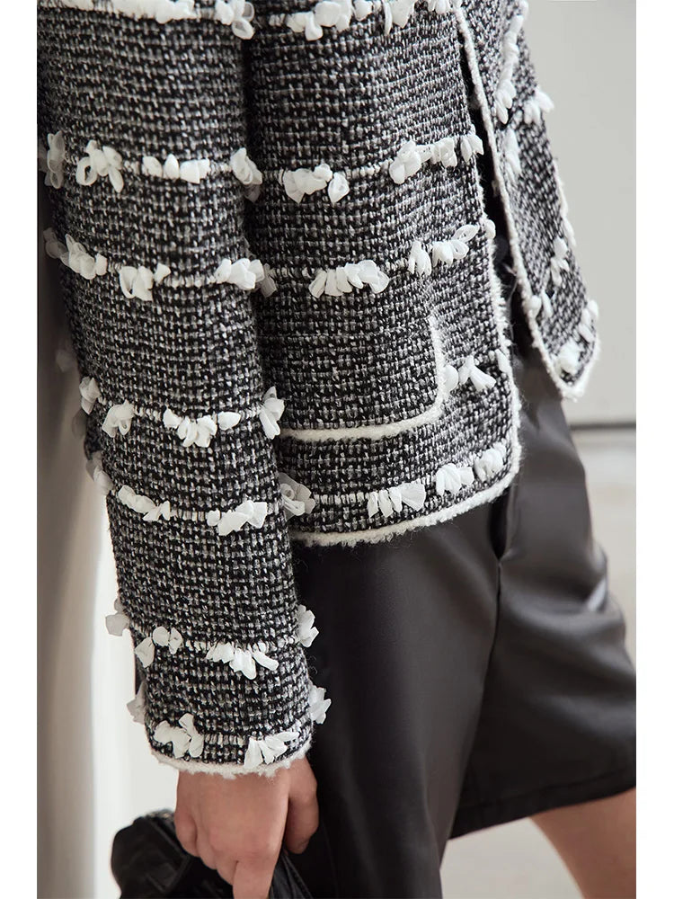 AMII Women's Woolen Coat 2026 Winter New Elegant Round Neck Woolen Jacket Women's Metal Buckle Loose Long Sleeve Top 12443148