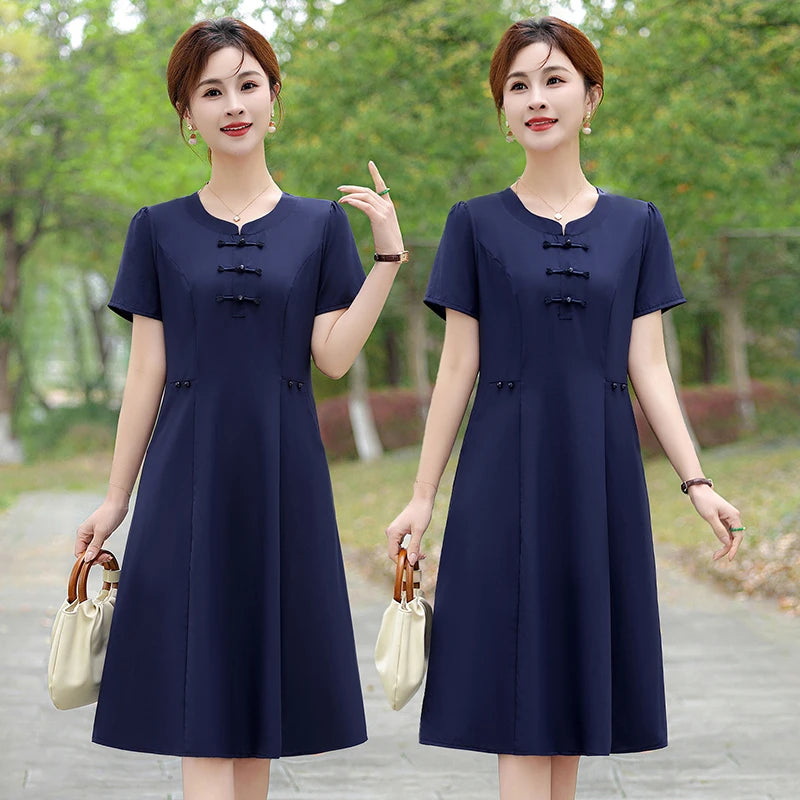 រ៉ូប Cheongsam បែបទាន់សម័យសម្រាប់នារី ក V ដៃខ្លី រន្ធចំហៀង រ៉ូបស្លីមបែប Retro Midi