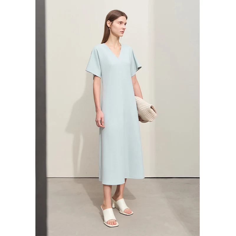 រ៉ូប Amii Minimalism សម្រាប់នារី រដូវក្តៅ ឆ្នាំ២០២៤ រ៉ូបថ្មី V-neck ដៃអាវ Raglan ស្ដើងវែង A-Line Chic ពណ៌ខ្មៅ សម្រាប់នារី 12442119