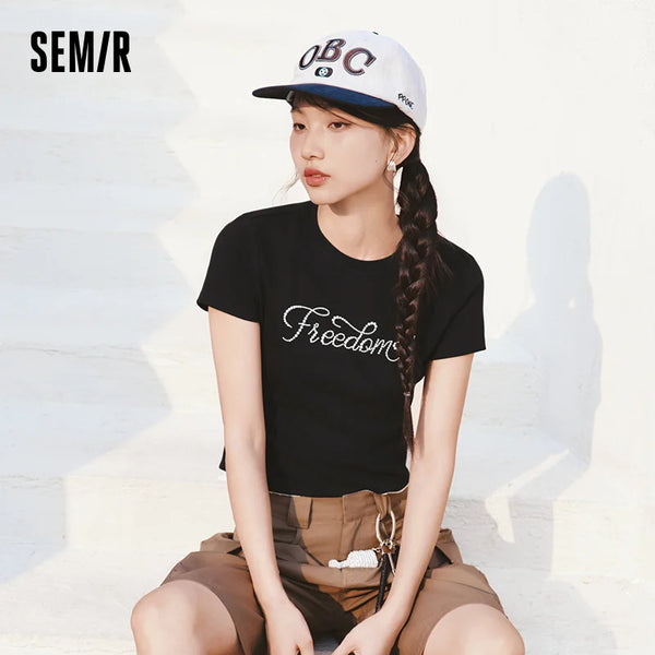 អាវយឺត Semir សម្រាប់នារី ដៃខ្លី រចនាបទចរបែបប៉ាក់ អក្សរអង្កាំ រាងស្លីម ដៃខ្លី ឆ្នាំ២០២៦ អាវថ្មី ទាន់សម័យ សម្រាប់ពាក់ប្រចាំថ្ងៃ