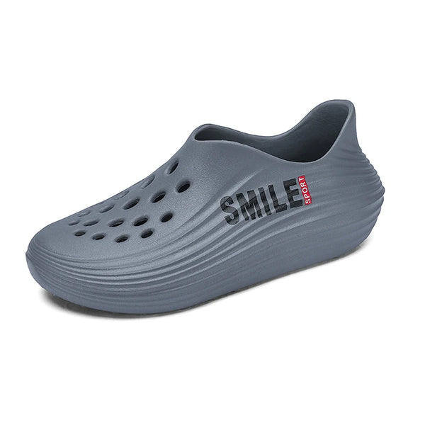 Lightweight Beach Rubber Sandals Men Clogs Garden Shoes Cover Toes Sandals Summer Shoes Soft Comfortable