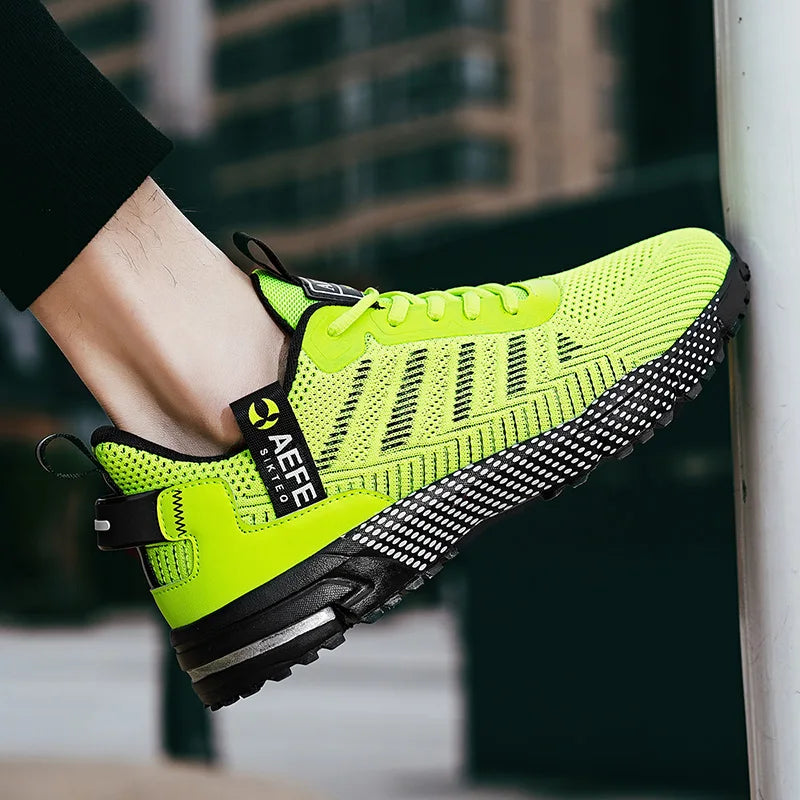 Men's high-quality casual sports shoes four seasons breathable light outdoor running shoes fashion soft-soled students sneakers