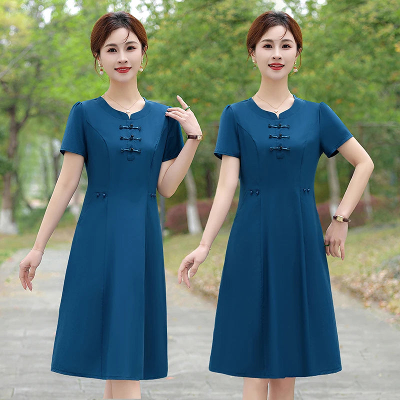 រ៉ូប Cheongsam បែបទាន់សម័យសម្រាប់នារី ក V ដៃខ្លី រន្ធចំហៀង រ៉ូបស្លីមបែប Retro Midi