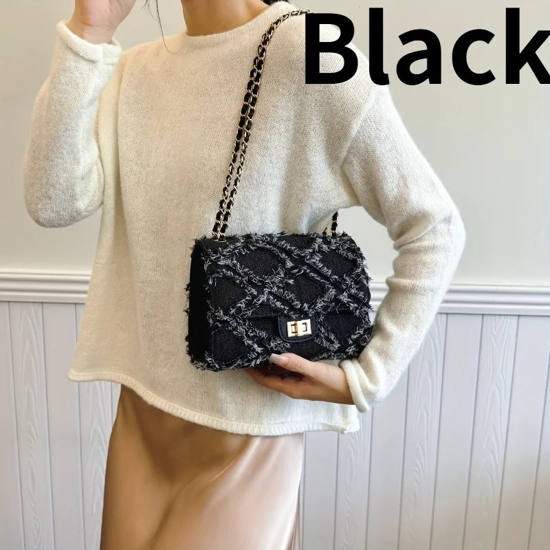1PC Ladies' fashionable armpit handbag, Featuring an Exquisite Lock And Chain Decoration, Ideal for Those Prefer This Bag Style
