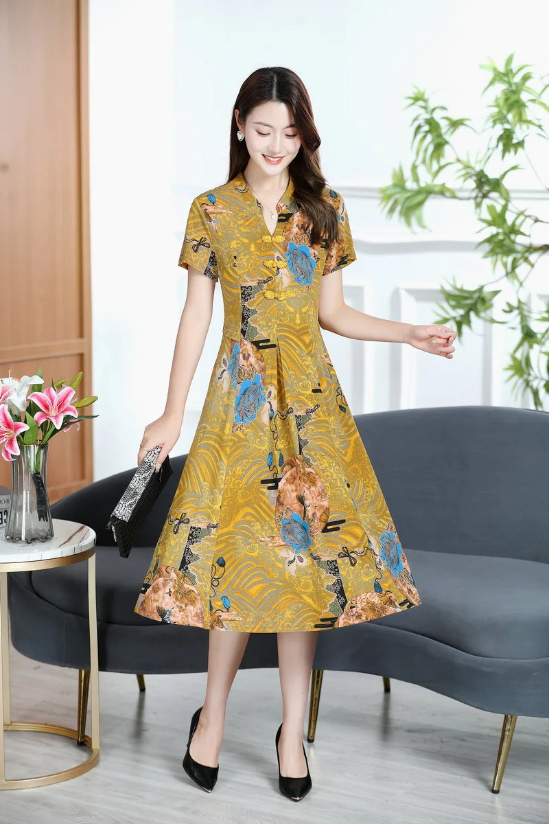 រ៉ូប Cheongsam បែបចិនបុរាណសម្រាប់នារី ដៃខ្លី ក V រាងដូចខ្សែក្រវាត់ រចនាផ្កា សម្រាប់នារីៗ