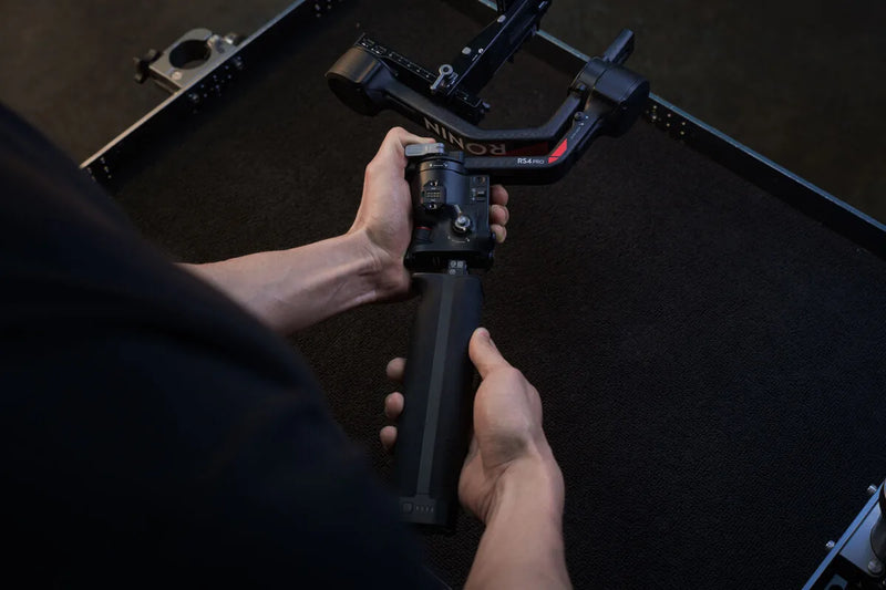 DJI RS BG70 High-Capacity Battery Grip Endurance 29.5 hours Rated Capacity 4800 mAh for DJI RS 4 Pro/RS 4/RS 3 Pro/RS 3 Original