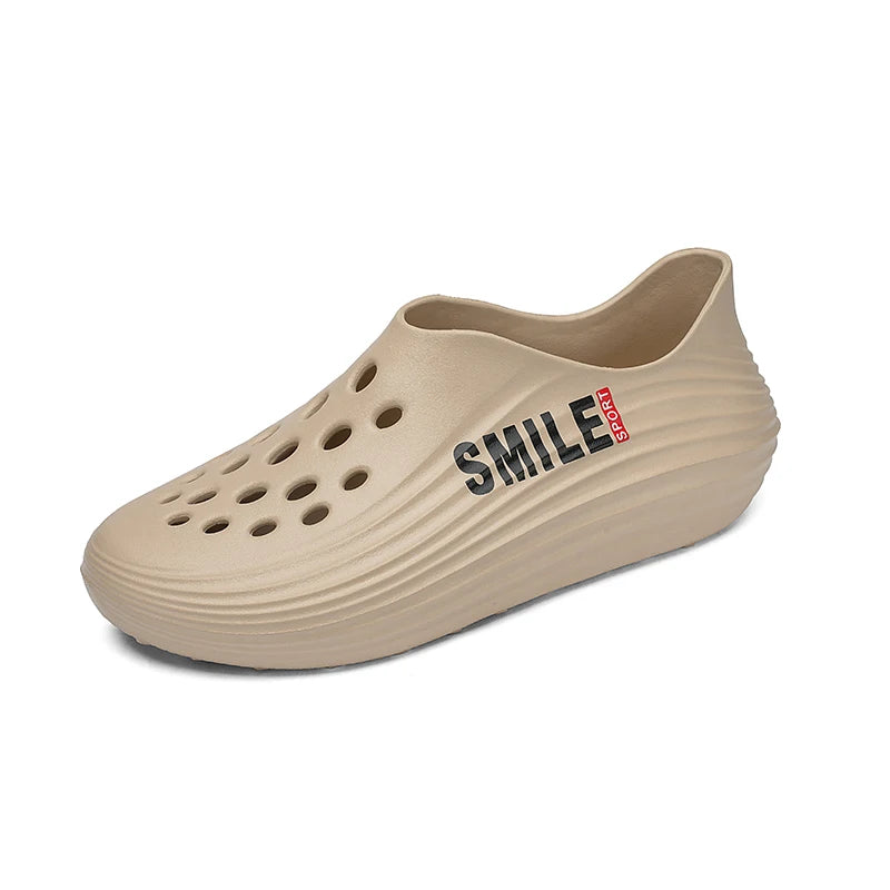 Lightweight Beach Rubber Sandals Men Clogs Garden Shoes Cover Toes Sandals Summer Shoes Soft Comfortable