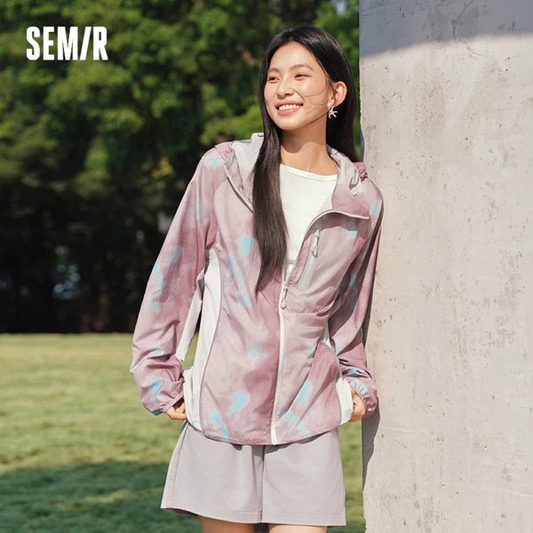 អាវក្រៅ Semir សម្រាប់នារីៗពាក់ការពារកាំរស្មីយូវី ឆ្នាំ២០២៦ មានក្រណាត់បោះពុម្ពលើអាវក្រៅ មានខ្យល់ចេញចូលបានល្អ ម៉ូដសាមញ្ញ ទន់