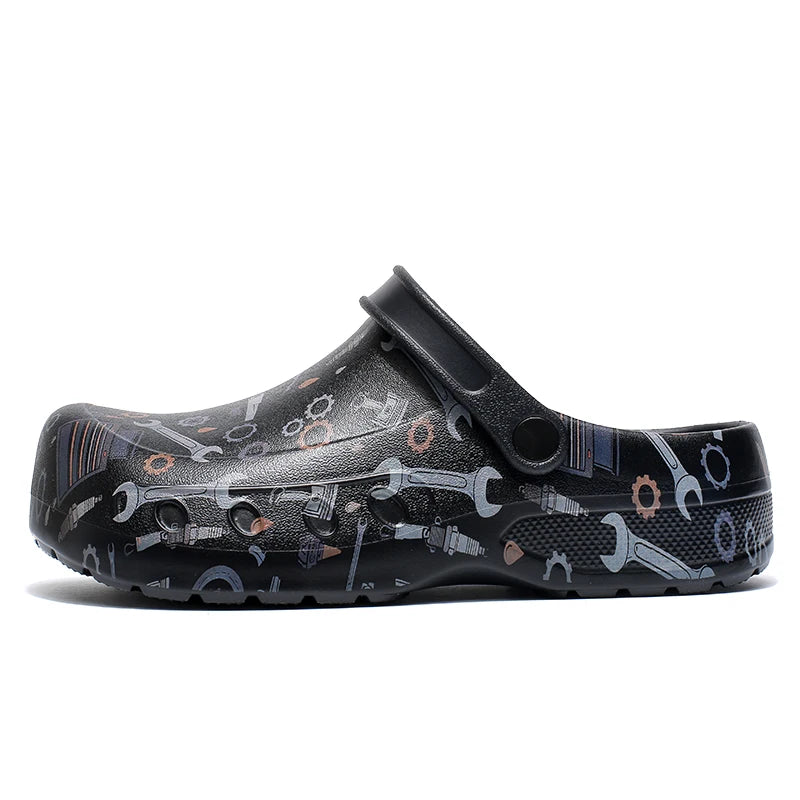 Men's Work Clogs with Tool Print, Anti-Slip Oilproof Chef Shoes, Comfortable EVA Closed Toe Shoes for Restaurant, Garage, Garden