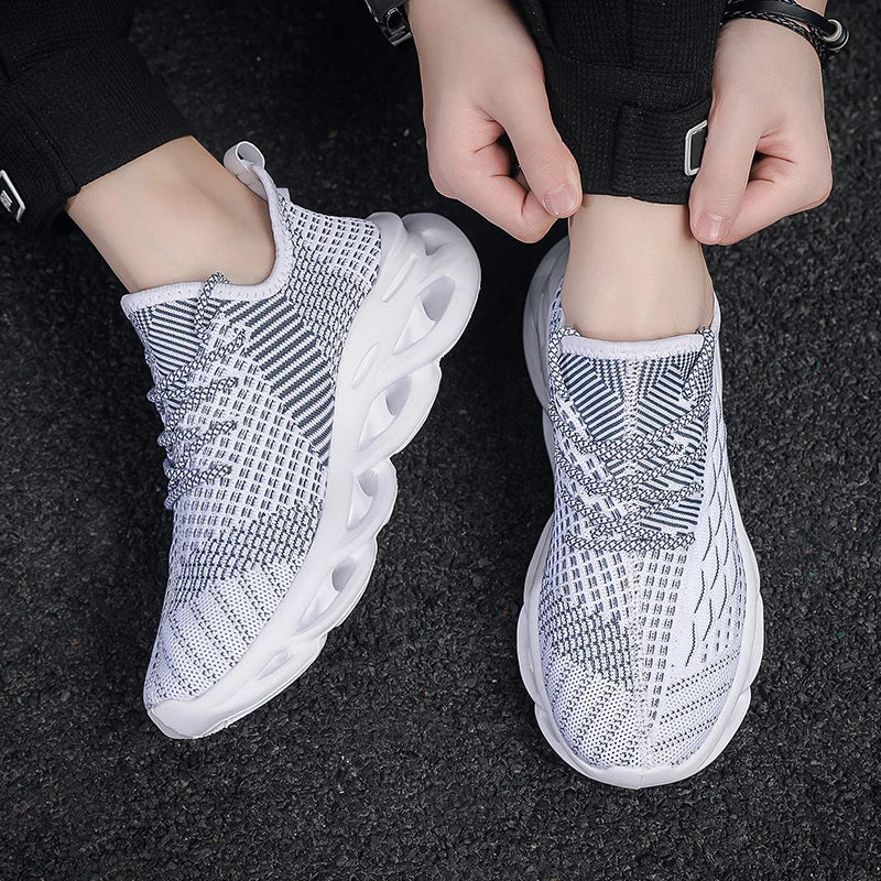 Men's light breathable casual sports shoes four seasons soft sole shock absorption outdoor running shoes students mesh sneakers