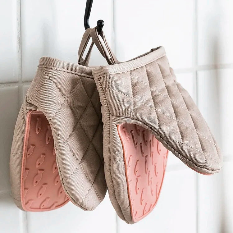 1PC Fish Shaped Silicone Anti Scald Oven Gloves Kitchen Silicone Gloves Tray Dish Holder Oven Gloves Multi-purpose Gloves 1PC