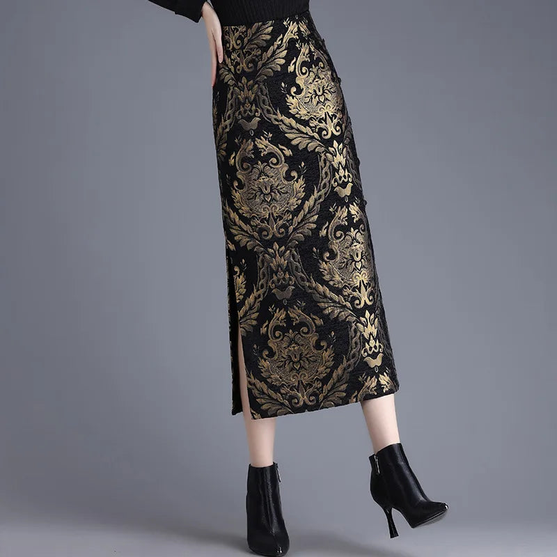 Luxurious Women's Black and Gold Skirts, A Stylish and Elegant Knee-length Dress with A Slit on The Right Side.