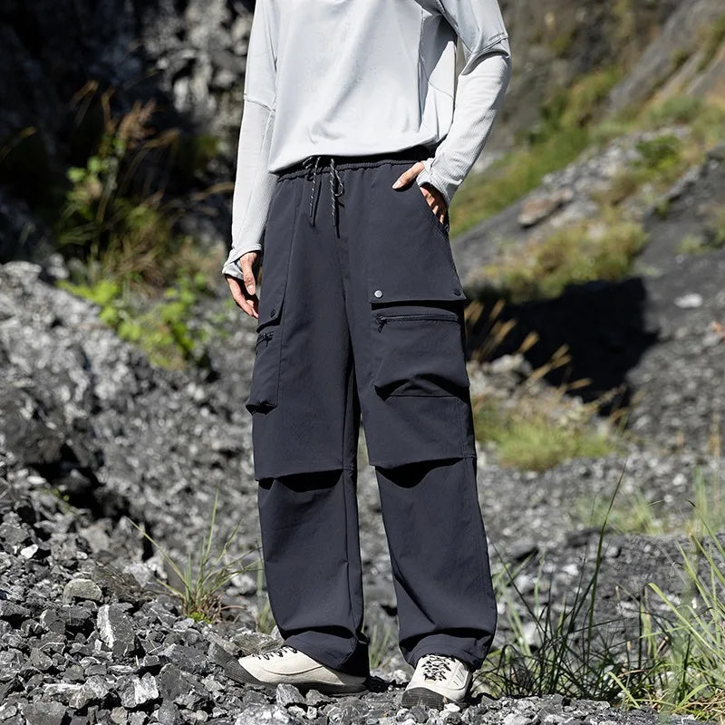 American Style Urban Outdoor Parachute Pants – Lightweight Relaxed Fit Streetwear Trousers with Large Patch Pockets