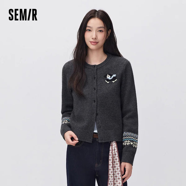 អាវកាឌីហ្គែនប៉ាក់ Semir សម្រាប់នារី កខ្លី រចនាបថឆ្កែ លំនាំធរណីមាត្រ Jacquard សម្រាប់ពាក់ប្រចាំថ្ងៃ រដូវរងាថ្មី ឆ្នាំ២០២៦ ស្ទីលធម្មតាសម្រាប់ទីក្រុង