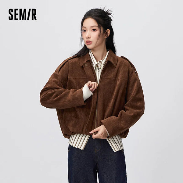 អាវក្រៅស្ត្រី Semir រាងដូចស្បែក Suede ខ្លី ទំហំធំ រាងសំបុកឃ្មុំ រដូវស្លឹកឈើជ្រុះ ឆ្នាំ២០២៦ ពណ៌ត្នោតក្តៅ សម្លៀកបំពាក់ក្រៅធម្មតា សម្រាប់ដើរលេងកម្សាន្ត