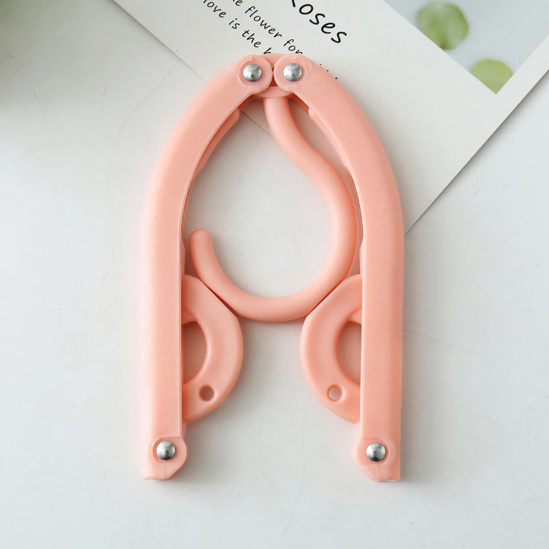 2pcs Travel Folding Hanger,Portable Folding Hangers - Durable Plastic, Suitable for Travel And Home Use with Anti-Slip Grip.