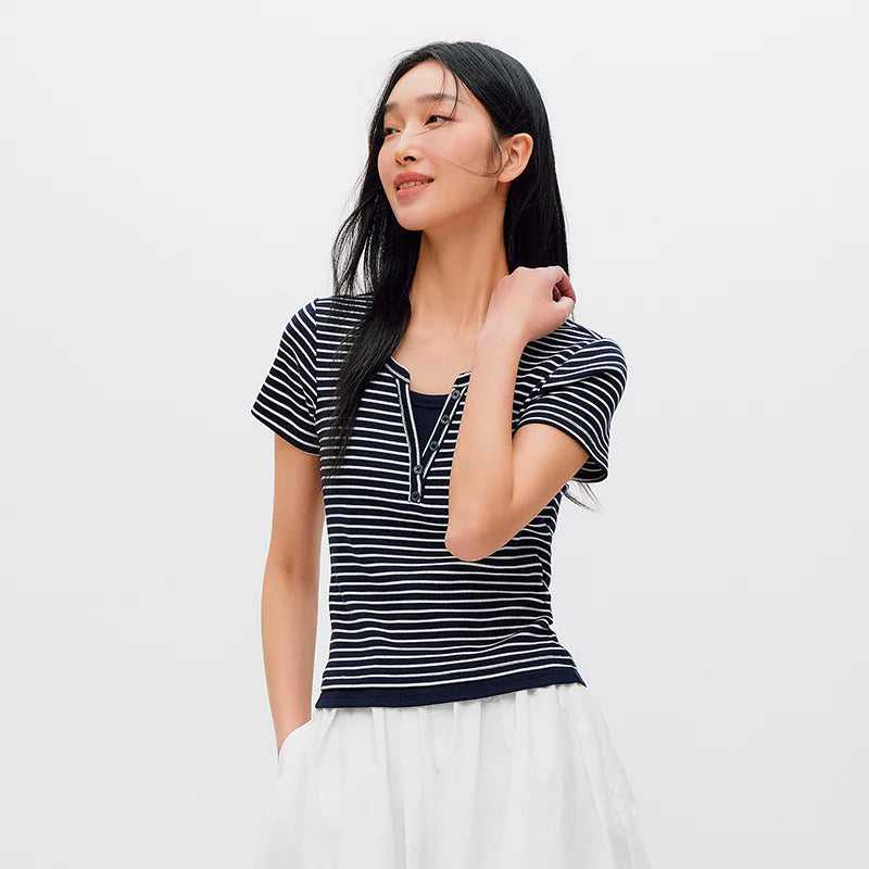 អាវយឺត Semir សម្រាប់នារី រាងខ្លី បែបស្រទន់ មើលទៅមានស្រទាប់ៗ ស្មាត្រង់ រដូវក្តៅ ឆ្នាំ២០២៦ ម៉ូដសាមញ្ញប្រចាំថ្ងៃ