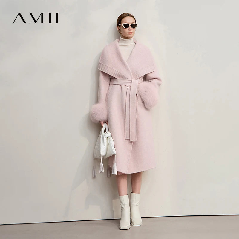 អាវធំ AMII សម្រាប់នារី 2026 រដូវរងាថ្មី រលុង វែង ងាយស្រួលប្រើ អាវធំមានខ្សែក្រវាត់ ដៃវែង រោមចៀម ក្តៅ ឆើតឆាយ 12524040
