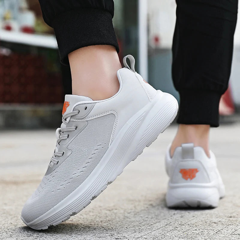Men's breathable casual sneakers four season new soft sole outdoor racing running shoes students' lightweight speed sports shoes