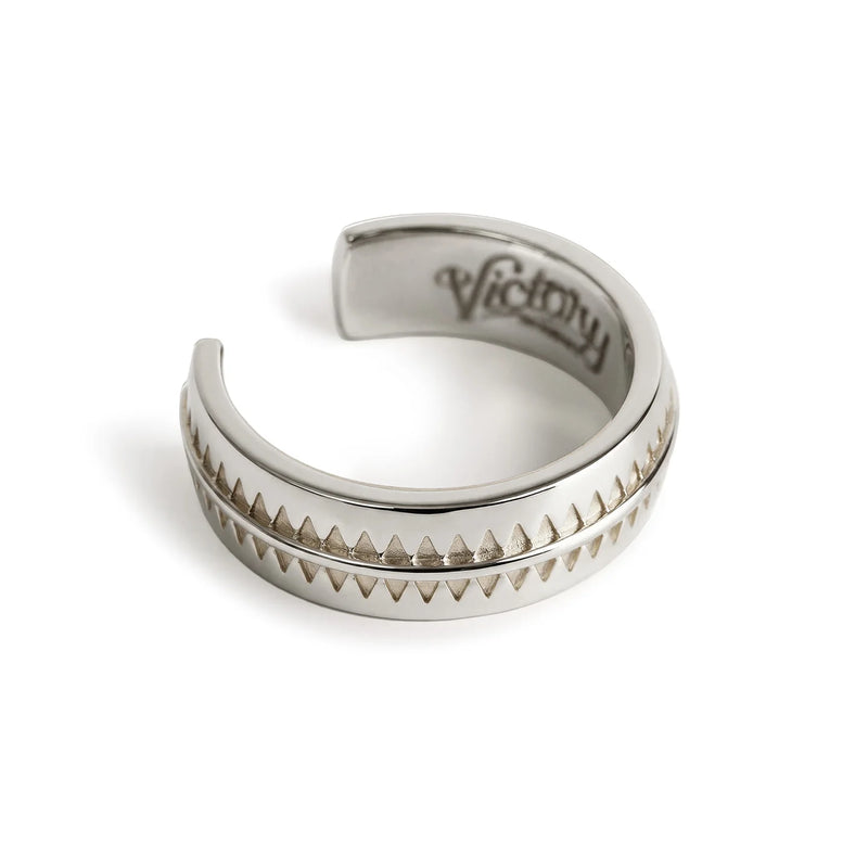 ចិញ្ចៀន Maden Vintage Open Ring រចនាបថ Navajo ពណ៌ស លង្ហិន ចិញ្ចៀនម្រាមដៃអាចលៃតម្រូវបាន Unisex គ្រឿងអលង្ការជនជាតិសម្រាប់បុរសស្ត្រីគូស្នេហ៍អំណោយ