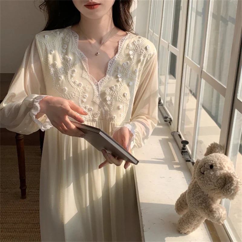 រ៉ូបរាត្រី Princess Sweet សម្រាប់នារី ក V ដៃវែង ស្លៀកនៅផ្ទះ រដូវរងា សម្លៀកបំពាក់សម្រាប់នារីៗ រ៉ូបរាត្រីបែប Modal Mesh Lace