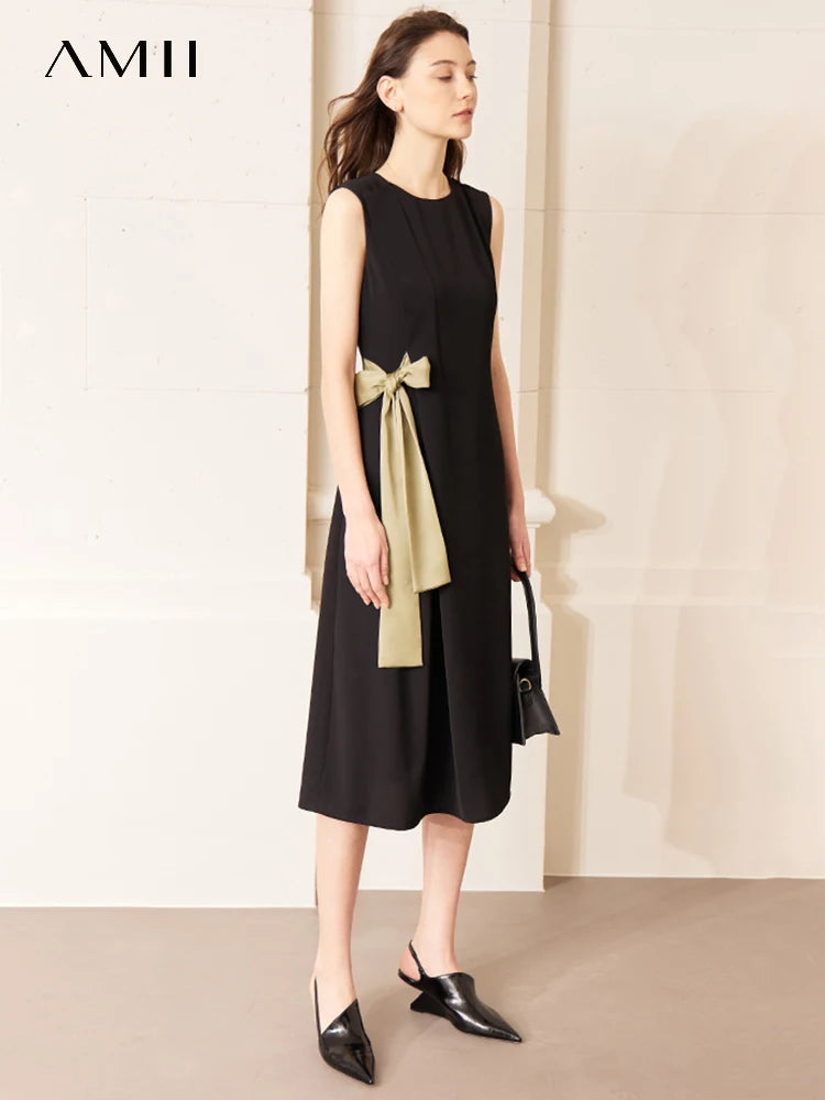 រ៉ូប AMII Minimalism សម្រាប់នារី ពណ៌ផ្ទុយគ្នា រចនាដោយខ្សែចង រដូវក្ដៅឆ្នាំ២០២៥ រ៉ូបថ្មី រចនាដោយបារាំង ពណ៌ខ្មៅ ដៃខ្លី អាវទ្រនាប់ 12352002