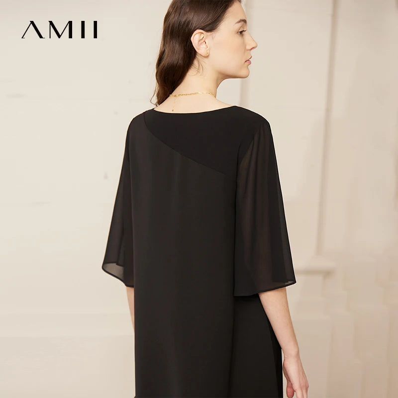 រ៉ូប Amii សម្រាប់នារី រចនាប័ទ្មថ្មី កអាវ O-Neck ផ្ទុយស្រឡះ ធ្វើពីក្រណាត់ប៉ាក់ ជាមួយខ្សែក្រវ៉ាត់ រ៉ូបពណ៌ខ្មៅតូចរលុង 12522128