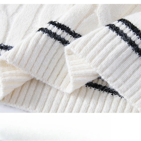 Vintage Chunky Cable Knit Sweater – Contrast Black & Ivory Color Block, Ribbed Cuffs & Hem, Oversized Relaxed Fit