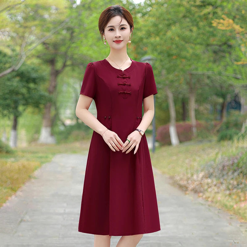 រ៉ូប Cheongsam បែបទាន់សម័យសម្រាប់នារី ក V ដៃខ្លី រន្ធចំហៀង រ៉ូបស្លីមបែប Retro Midi