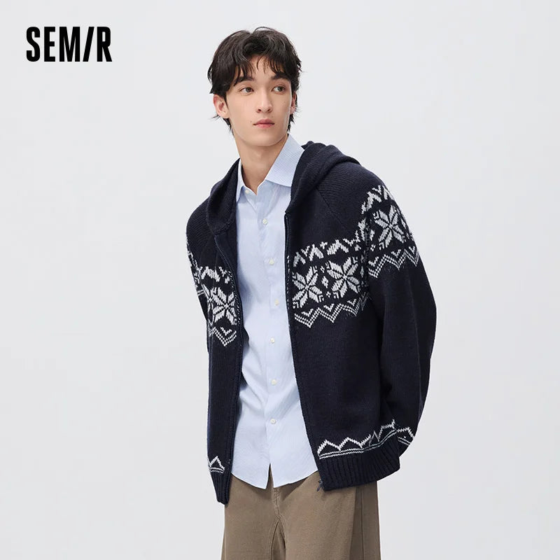អាវកាឌីហ្គែនបុរស Semir រចនាបថបុរាណ ដៃអាវមានមួក រចនាបថធរណីមាត្រ Jacquard ដៃអាវ Raglan ឆ្នាំ ២០២៦ សម្លៀកបំពាក់ប្រចាំថ្ងៃរដូវរងាថ្មី រចនាបថធម្មតាសម្រាប់ទីក្រុង