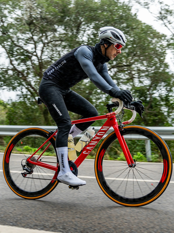 ស្រោមជើងជិះកង់ DAREVIE AERO ប្រវែង UCI កាត់បន្ថយភាពធន់នឹងខ្យល់ ការពារទឹក ប្រឆាំងនឹងការរអិល ស្រោមជើងជិះកង់ MTB សម្រាប់បុរស