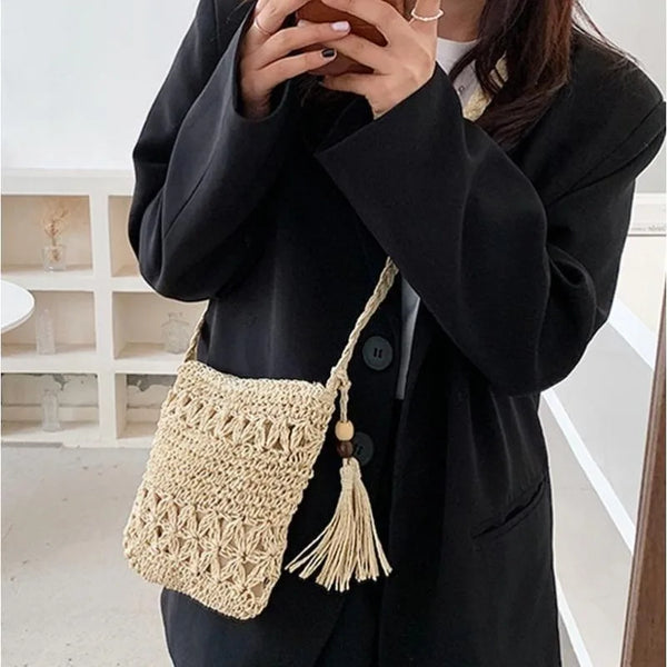 Trendy Ladies' Shoulder Bag Woven from Straw Ropes.Features a Casual,Simple and Versatile Style,Perfect for the Summer Beach.