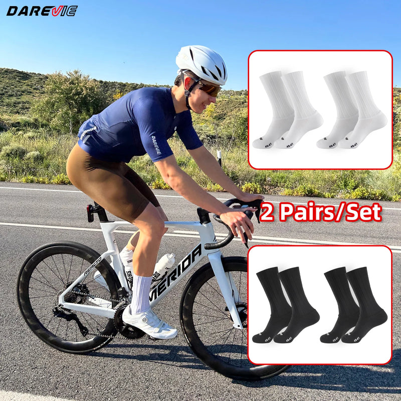 ស្រោមជើងជិះកង់ DAREVIE Aero ល្បឿនលឿន 2 គូ ស្រោមជើងជិះកង់បុរស ប្រឆាំងនឹងការរអិល ស្ងួតលឿន ស្រូបយកសំណើម ស្រោមជើងទម្ងន់ស្រាល ក្តាប់បានល្អ