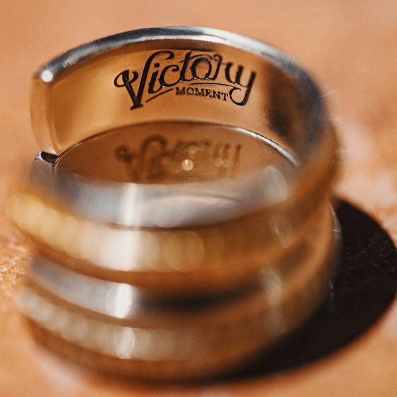 ចិញ្ចៀន Maden Vintage Open Ring រចនាបថ Navajo ពណ៌ស លង្ហិន ចិញ្ចៀនម្រាមដៃអាចលៃតម្រូវបាន Unisex គ្រឿងអលង្ការជនជាតិសម្រាប់បុរសស្ត្រីគូស្នេហ៍អំណោយ