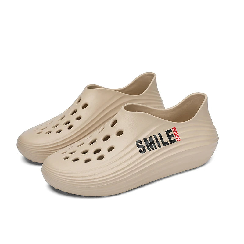 Lightweight Beach Rubber Sandals Men Clogs Garden Shoes Cover Toes Sandals Summer Shoes Soft Comfortable