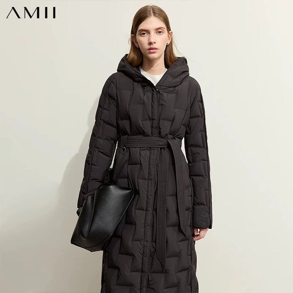អាវក្រៅ AMII បែប Minimalist Duck Down សម្រាប់ស្ត្រី ថ្មីឆ្នាំ ២០២៦ រដូវរងា អាវក្រាស់ និងក្តៅ មានមួក ជាមួយខ្សែក្រវ៉ាត់ អាវក្រៅទាន់សម័យ 12324013