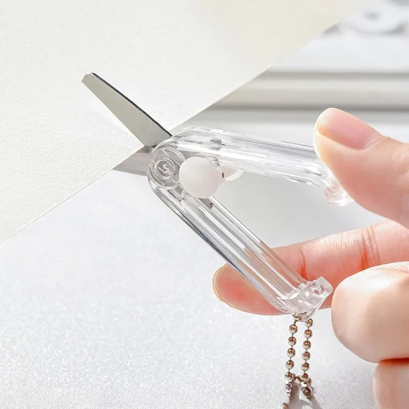 1pc Portable Retractable Mini Scissors Keychain, Lightweight Craft Cutting Pendant, Bag Charm Gift for Friends Classmates.