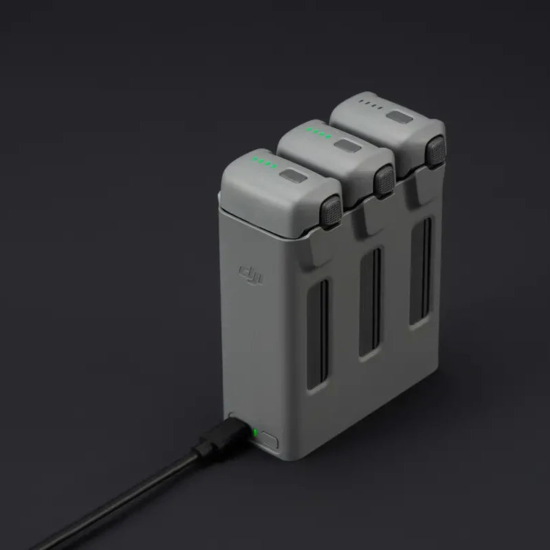 DJI Avata 360 Charging Hub Supports charging three batteries at the same time. (Tip: The charger is not included)